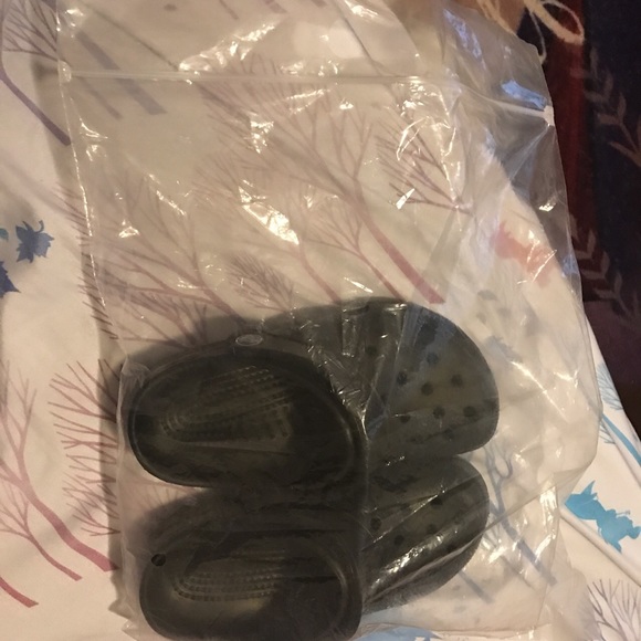 Junior crocs size 1 - Picture 4 of 4